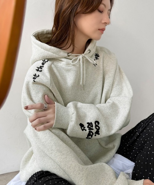 Java(ジャバ)の「《JaVa ジャバコラボ》 ラフに過ごしたい日にも トレンドを プラス。ランダム 刺繍 裏起毛 オーバーサイズ パーカー(パーカー・レディース・チャコール/杢グレー/オートミール/ネイビー/スモークピンク・SMALL/MEDIUM/LARGE/X-LARGE)」の17枚目の写真