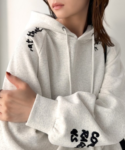 Java(ジャバ)の「《JaVa ジャバコラボ》 ラフに過ごしたい日にも トレンドを プラス。ランダム 刺繍 裏起毛 オーバーサイズ パーカー(パーカー・レディース・チャコール/杢グレー/オートミール/ネイビー/スモークピンク・SMALL/MEDIUM/LARGE/X-LARGE)」の15枚目の写真