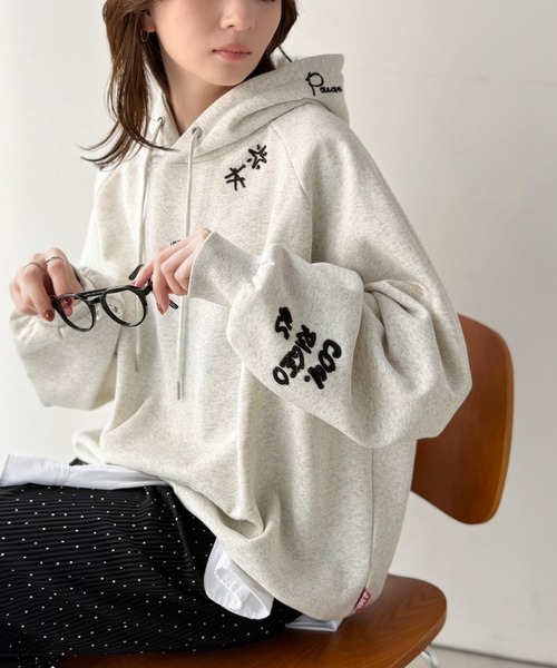 Java(ジャバ)の「《JaVa ジャバコラボ》 ラフに過ごしたい日にも トレンドを プラス。ランダム 刺繍 裏起毛 オーバーサイズ パーカー(パーカー・レディース・チャコール/杢グレー/オートミール/ネイビー/スモークピンク・SMALL/MEDIUM/LARGE/X-LARGE)」の16枚目の写真