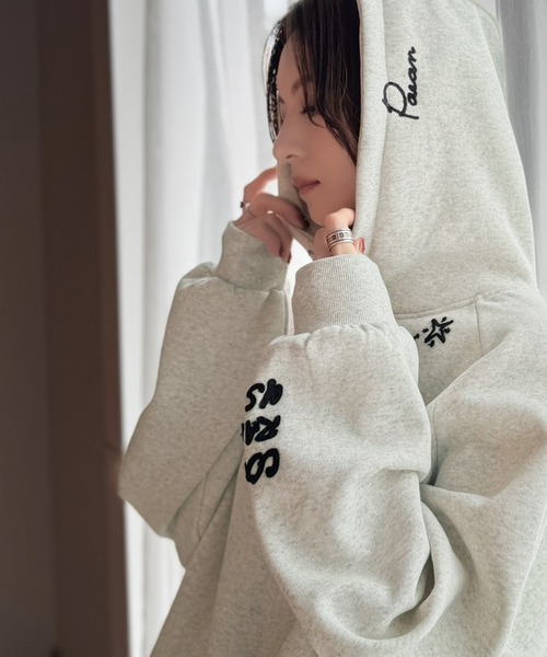 Java(ジャバ)の「《JaVa ジャバコラボ》 ラフに過ごしたい日にも トレンドを プラス。ランダム 刺繍 裏起毛 オーバーサイズ パーカー(パーカー・レディース・チャコール/杢グレー/オートミール/ネイビー/スモークピンク・SMALL/MEDIUM/LARGE/X-LARGE)」の21枚目の写真