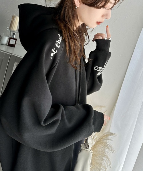 Java(ジャバ)の「《JaVa ジャバコラボ》 ラフに過ごしたい日にも トレンドを プラス。ランダム 刺繍 裏起毛 オーバーサイズ パーカー(パーカー・レディース・チャコール/杢グレー/オートミール/ネイビー/スモークピンク・SMALL/MEDIUM/LARGE/X-LARGE)」の17枚目の写真