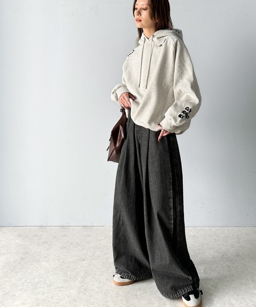 Java(ジャバ)の「《JaVa ジャバコラボ》 ラフに過ごしたい日にも トレンドを プラス。ランダム 刺繍 裏起毛 オーバーサイズ パーカー(パーカー・レディース・チャコール/杢グレー/オートミール/ネイビー/スモークピンク・SMALL/MEDIUM/LARGE/X-LARGE)」の6枚目の写真