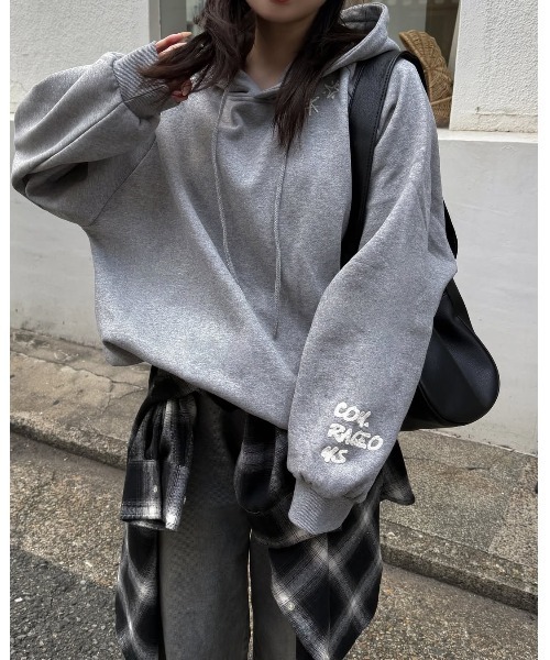 Java(ジャバ)の「《JaVa ジャバコラボ》 ラフに過ごしたい日にも トレンドを プラス。ランダム 刺繍 裏起毛 オーバーサイズ パーカー(パーカー・レディース・チャコール/杢グレー/オートミール/ネイビー/スモークピンク・SMALL/MEDIUM/LARGE/X-LARGE)」の13枚目の写真