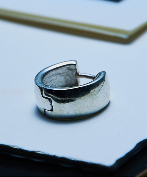 MAISON CLUB(メゾンクラブ)の「【MAISON CLUB】Silver Plane Big Pierce Silver925 / シルバープレーンビッグピアス シルバー925 KUN(ピアス(片耳用)・メンズ・シルバー・FREE)」の4枚目の写真