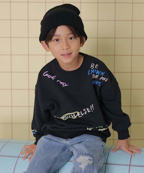 LEPSIM（レプシィム）の「【KIDS】手描きロゴスウェット　158555（スウェット・キッズ・ライトベージュ/ブラック/レッド・140/120）」の2枚目の写真