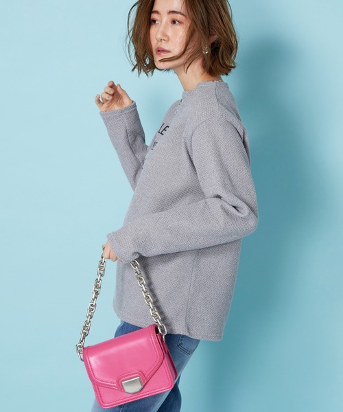 BELLUNA PLUS（ベルーナ）の「ふんわり裏起毛ニットソーロゴプルオーバー（Tシャツ/カットソー・レディース・グレー/アイボリー/チャコール/ピンク・X-LARGE/LARGE/MEDIUM）」の8枚目の写真