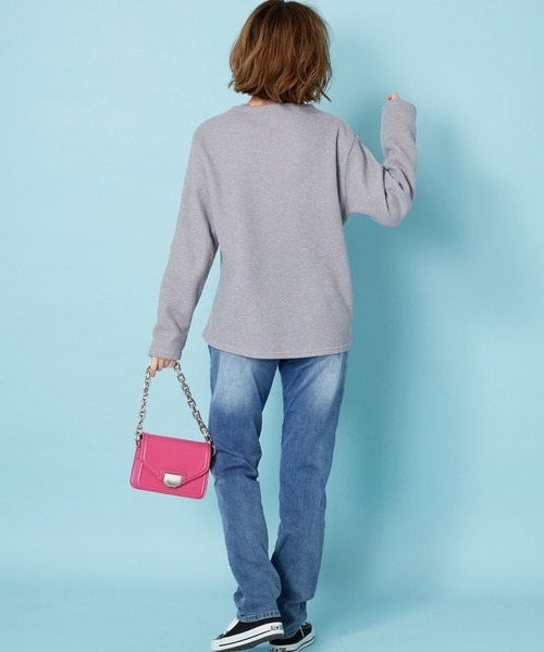 BELLUNA PLUS（ベルーナ）の「ふんわり裏起毛ニットソーロゴプルオーバー（Tシャツ/カットソー・レディース・グレー/アイボリー/チャコール/ピンク・X-LARGE/LARGE/MEDIUM）」の12枚目の写真