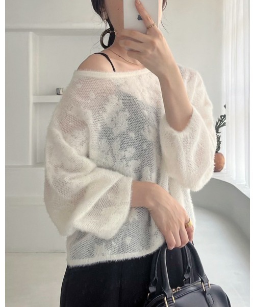 Cherie chuu(シェリーチュウ)の「【Cherie chuu】花柄シャガードニット(ニット/セーター・レディース・モカ/オフホワイト/ピンクベージュ・FREE)」の2枚目の写真