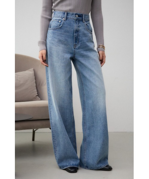 AZUL by moussy(アズールバイマウジー)の「AZUL DENIM ハイウエストルーズフィットデニム(デニムパンツ・レディース・ライトブルー/ブルー・SMALL/MEDIUM)」の2枚目の写真