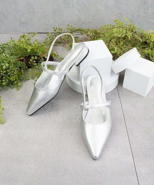 Fabby fabby（ファビィーファビィー）の「フラットストラップスリッパ（パンプス・レディース・シルバー/ベージュ/ブラック/オフホワイト・SMALL/LARGE/MEDIUM）」の4枚目の写真