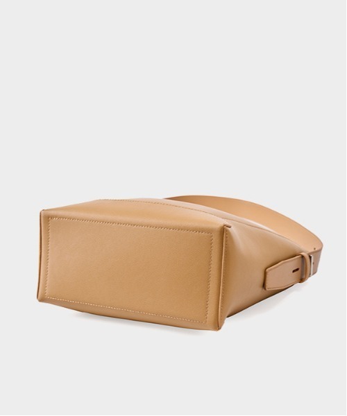 NiiNa（ニーナ）の「【NiiNa】【高品質牛革】ワンハンドルスクエアショルダーレザーバッグ（ハンドバッグ・レディース・ブラック/ダークブラウン/ベージュ/ブラウン/キャメル/ブラック系2/ホワイト系2・FREE）」の19枚目の写真