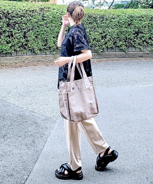 ikka（イッカ）の「キャンバスパイピングビッグトートバッグ（トートバッグ・レディース・オートミール/オフホワイト/ブルー/ブラック・FREE）」の8枚目の写真