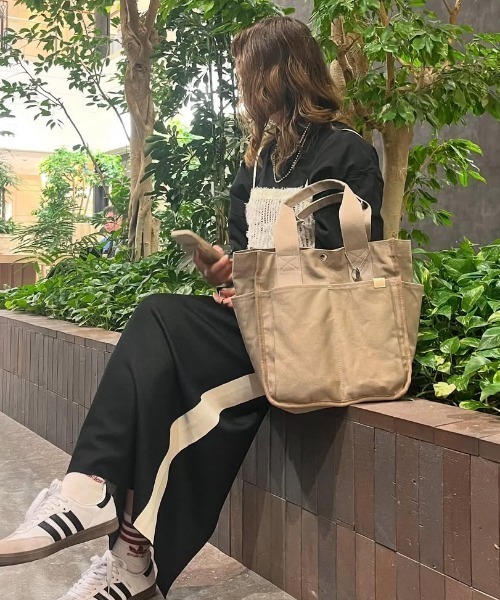 ikka（イッカ）の「キャンバスパイピングビッグトートバッグ（トートバッグ・レディース・オートミール/オフホワイト/ブルー/ブラック・FREE）」の10枚目の写真