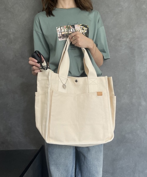 ikka（イッカ）の「キャンバスパイピングビッグトートバッグ（トートバッグ・レディース・オートミール/オフホワイト/ブルー/ブラック・FREE）」の18枚目の写真
