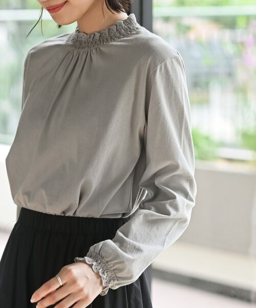 rps（アールピーエス）の「レース襟シャーリングカットソー（Tシャツ/カットソー・レディース・オフホワイト/ブラック/ラベンダー/グレイッシュベージュ/ライトグレー・フリー）」の4枚目の写真