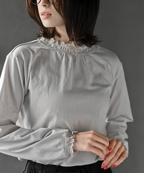 rps（アールピーエス）の「レース襟シャーリングカットソー（Tシャツ/カットソー・レディース・オフホワイト/ブラック/ラベンダー/グレイッシュベージュ/ライトグレー・フリー）」の3枚目の写真