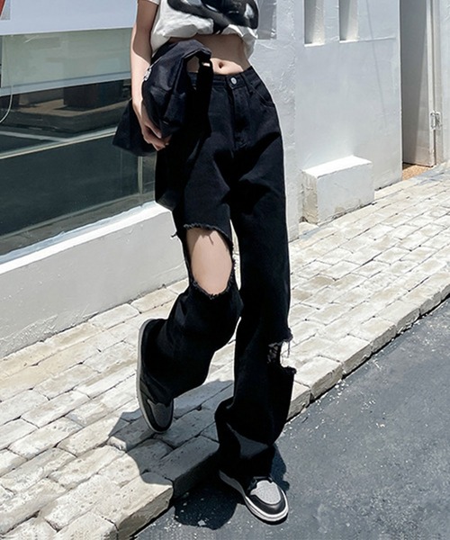 GLAMOROUS JANE(グラマラスジェーン)の「ダメージブラックデニムパンツ(デニムパンツ・レディース・ブラック・S/M/L)」の2枚目の写真