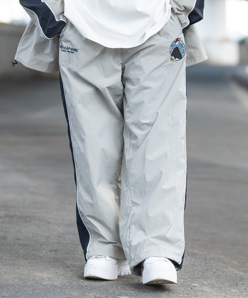 Red Cap Girl（レッドキャプガール）の「【a-r】〔RedCapGirl/レッドキャップガール〕サークルロゴ刺繍 サイドライン ナイロンカーゴパンツ（その他パンツ・メンズ・チャコールグレー/ネイビー/ライトグレー/ブラック・LARGE/MEDIUM）」の3枚目の写真