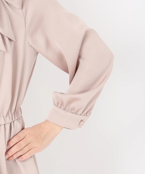 STRAWBERRY-FIELDS(ストロベリーフィールズ)の「フリルボウタイワンピース(ワンピース・レディース・ネイビー/ピンク/グレイッシュベージュ・2)」の9枚目の写真