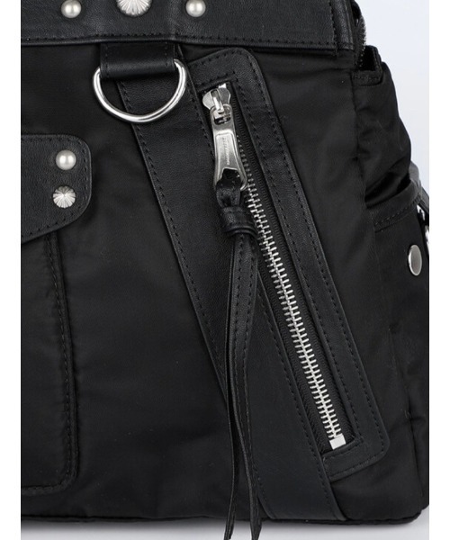 IUGAMAKARAS（イウガマカラス）の「【IUGAMAKARAS】Studded Nylon Shoulder Bag（ショルダーバッグ・メンズ・ブラック・ONE SIZE）」の12枚目の写真