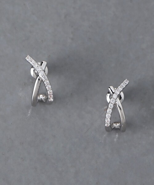 UNITED ARROWS(ユナイテッドアローズ)の「クロス パヴェ ピアス(ピアス(両耳用)・レディース・シルバー/ゴールド・FREE)」の2枚目の写真