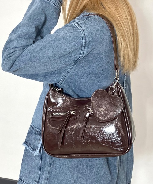 non-hedge（ノンヘッジ）の「ハートチャーム付2WAYバッグ（ショルダーバッグ・レディース・ブラック/ホワイト/ブラウン/レッド・FREE）」の3枚目の写真