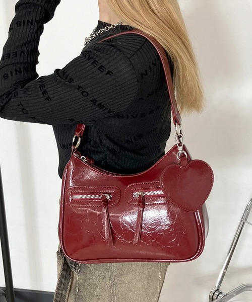 non-hedge（ノンヘッジ）の「ハートチャーム付2WAYバッグ（ショルダーバッグ・レディース・ブラック/ホワイト/ブラウン/レッド・FREE）」の4枚目の写真