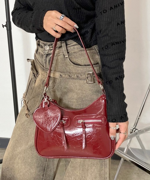 non-hedge（ノンヘッジ）の「ハートチャーム付2WAYバッグ（ショルダーバッグ・レディース・ブラック/ホワイト/ブラウン/レッド・FREE）」の6枚目の写真