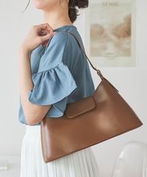 LinoU.（リノユー）の「フェイクレザートライアングルバッグ（ハンドバッグ）」