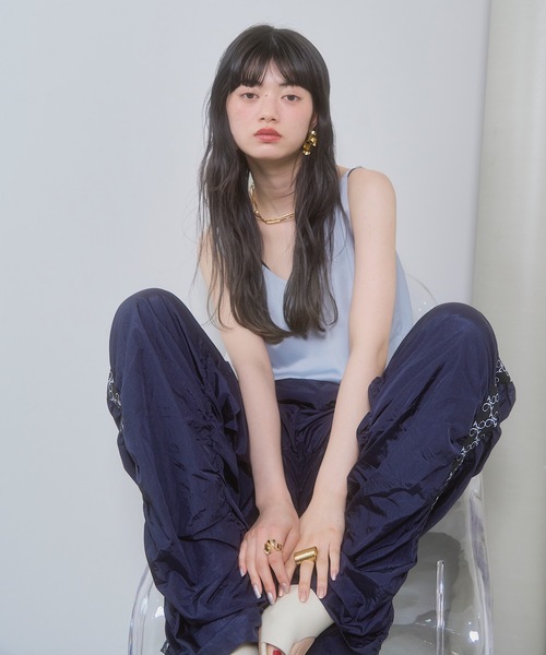 VIOLETTA（ヴィオレッタ）の「モノグラムロゴラインギャザーナイロンパンツ（その他パンツ・レディース・ネイビー/ピンク・S/M）」の6枚目の写真