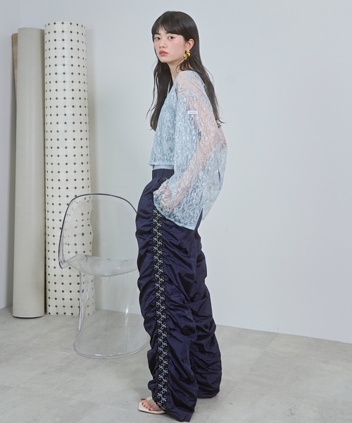 VIOLETTA（ヴィオレッタ）の「モノグラムロゴラインギャザーナイロンパンツ（その他パンツ・レディース・ネイビー/ピンク・S/M）」の13枚目の写真