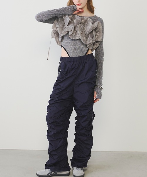 VIOLETTA（ヴィオレッタ）の「モノグラムロゴラインギャザーナイロンパンツ（その他パンツ・レディース・ネイビー/ピンク・S/M）」の16枚目の写真