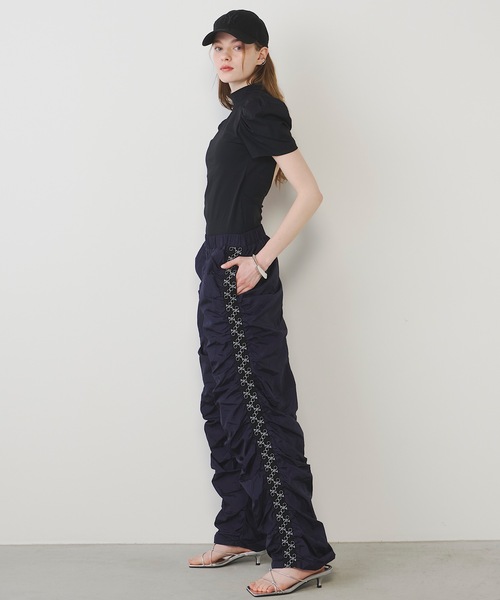 VIOLETTA（ヴィオレッタ）の「モノグラムロゴラインギャザーナイロンパンツ（その他パンツ・レディース・ネイビー/ピンク・S/M）」の10枚目の写真