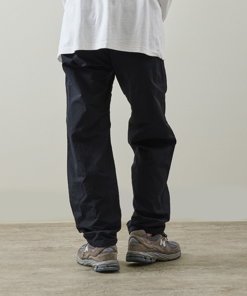 And A（アンドエー）の「Gramicci グラミチ / NYLON GRAMICCI PANT 撥水防風ナイロングラミチパンツ / GMP4-SJP03（その他パンツ・メンズ・ベージュ系その他/ネイビー/ブラック/オリーブ・X-LARGE/LARGE/MEDIUM/SMALL）」の11枚目の写真
