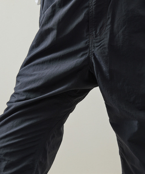 And A（アンドエー）の「Gramicci グラミチ / NYLON GRAMICCI PANT 撥水防風ナイロングラミチパンツ / GMP4-SJP03（その他パンツ・メンズ・ベージュ系その他/ネイビー/ブラック/オリーブ・X-LARGE/LARGE/MEDIUM/SMALL）」の15枚目の写真