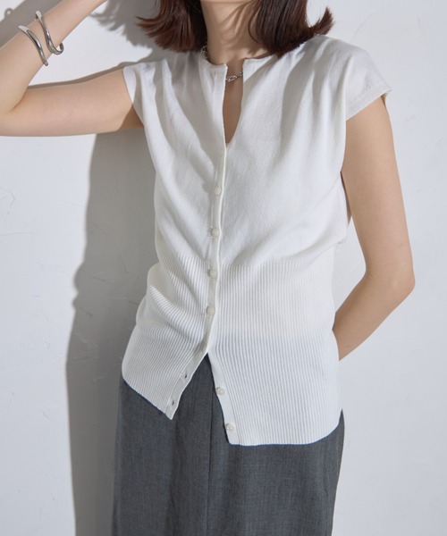 leimn(レイムン)の「キーネックニットベスト(Tシャツ/カットソー・レディース・ホワイト/ブラウン/ネイビー・M)」の2枚目の写真