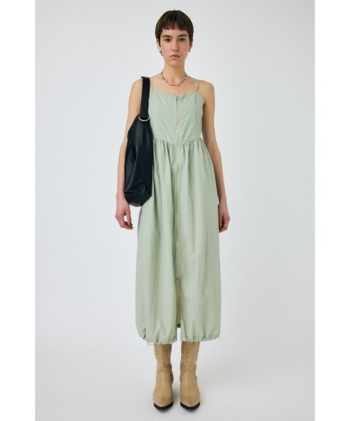 MOUSSY（マウジー）の「FRONT ZIP NYLON キャミドレス（ワンピース・レディース・ライトカーキ/ブラック/オフホワイト・1/2）」の7枚目の写真