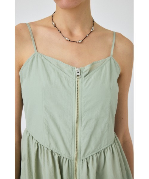 MOUSSY（マウジー）の「FRONT ZIP NYLON キャミドレス（ワンピース・レディース・ライトカーキ/ブラック/オフホワイト・1/2）」の20枚目の写真