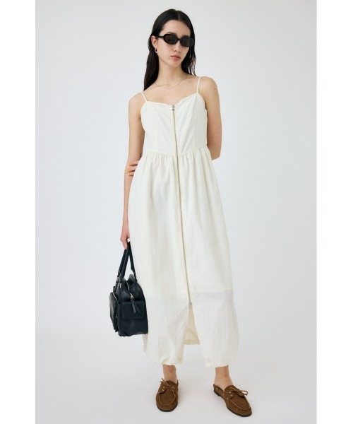 MOUSSY（マウジー）の「FRONT ZIP NYLON キャミドレス（ワンピース・レディース・ライトカーキ/ブラック/オフホワイト・1/2）」の18枚目の写真
