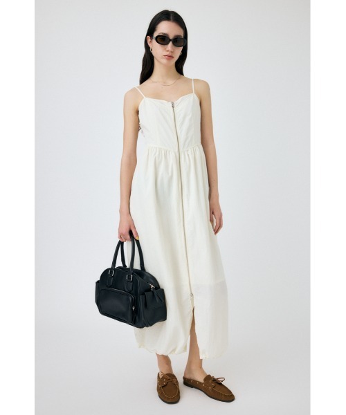 MOUSSY（マウジー）の「FRONT ZIP NYLON キャミドレス（ワンピース・レディース・ライトカーキ/ブラック/オフホワイト・1/2）」の9枚目の写真