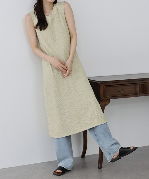 BLUEEAST(ブルーイースト)の「フレンチスリーブプリーツワンピース(ワンピース・レディース・チャコールグレー/ブラック/ベージュ・MEDIUM)」の6枚目の写真