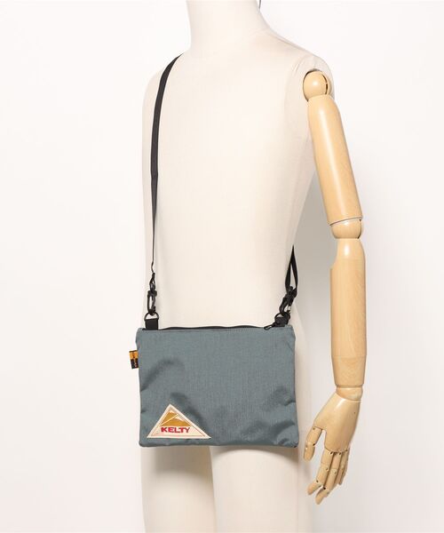 LOWRYS FARM（ローリーズファーム）の「ＫＥＬＴＹ　ＦＬＡＴポーチＳ　153224（ボディバッグ/ウエストポーチ・メンズ・グレー/ブラック・FREE）」の15枚目の写真