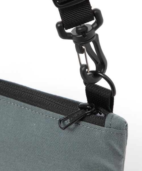 LOWRYS FARM（ローリーズファーム）の「ＫＥＬＴＹ　ＦＬＡＴポーチＳ　153224（ボディバッグ/ウエストポーチ・メンズ・グレー/ブラック・FREE）」の3枚目の写真