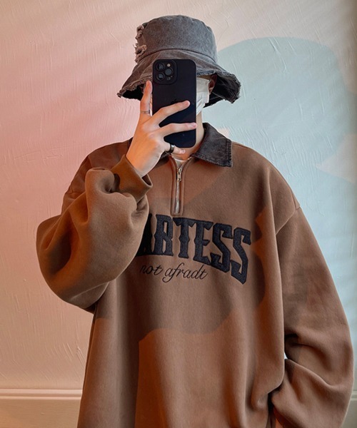 NOWLE（ノウル）の「【NOWLE】カレッジロゴ ハーフジップ ポロネック スウェット（スウェット・メンズ・ブラウン/ブラック/グレー・MEDIUM/LARGE/X-LARGE）」の13枚目の写真