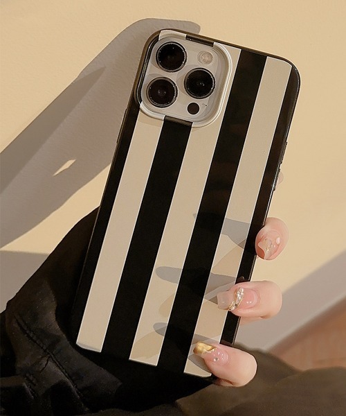 Fun & Daily（ファンアンドデイリー）の「Stripe Pattern iPhone Case 14 15 16 Plus Pro ProMax（スマホケース/カバー・レディース・ブラック・iPhone 16 Pro Max/iPhone 16 Pro/iPhone 16 Plus/iPhone 16/iPhone 15 Pro Max/iPhone 15 Pro/iPhone 15 Plus/iPhone 15/iPhone 14 Pro Max/iPhone 14 Pro/iPhone 14 Plus/iPhone 14）」の2枚目の写真