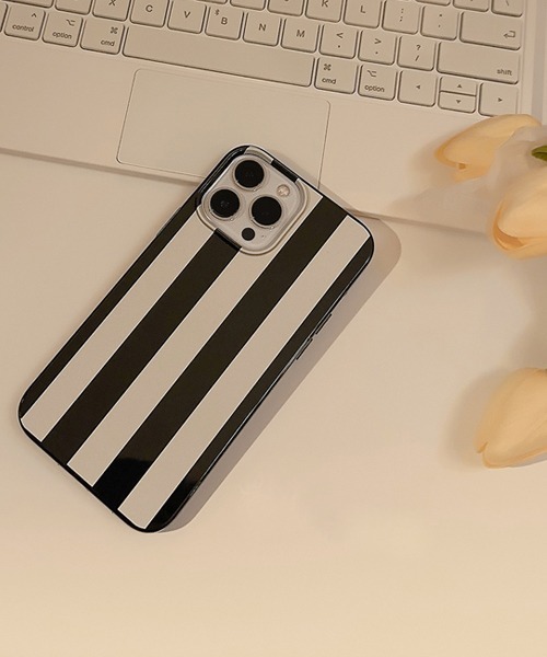 Fun & Daily（ファンアンドデイリー）の「Stripe Pattern iPhone Case 14 15 16 Plus Pro ProMax（スマホケース/カバー・レディース・ブラック・iPhone 16 Pro Max/iPhone 16 Pro/iPhone 16 Plus/iPhone 16/iPhone 15 Pro Max/iPhone 15 Pro/iPhone 15 Plus/iPhone 15/iPhone 14 Pro Max/iPhone 14 Pro/iPhone 14 Plus/iPhone 14）」の5枚目の写真