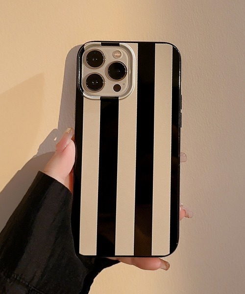 Fun & Daily（ファンアンドデイリー）の「Stripe Pattern iPhone Case 14 15 16 Plus Pro ProMax（スマホケース/カバー・レディース・ブラック・iPhone 16 Pro Max/iPhone 16 Pro/iPhone 16 Plus/iPhone 16/iPhone 15 Pro Max/iPhone 15 Pro/iPhone 15 Plus/iPhone 15/iPhone 14 Pro Max/iPhone 14 Pro/iPhone 14 Plus/iPhone 14）」の8枚目の写真