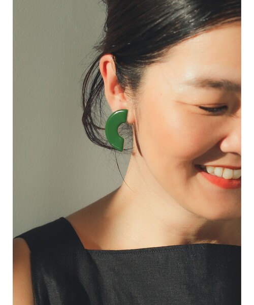 Demi-Luxe BEAMS（デミルクス ビームス）の「【1/1値下げ】フォレストカラー イヤリング.M（イヤリング・レディース・ダークグリーン・ONE SIZE）」の2枚目の写真