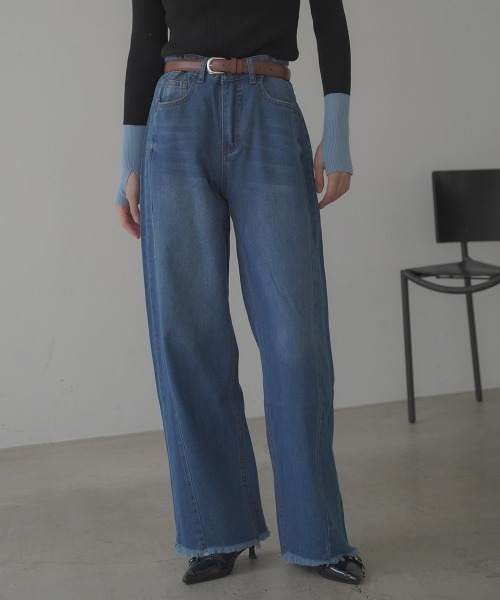 Clum(クルム)の「hem fringe design Full length curved denim pants / 裾フリンジデザインフルレングスカーブデニムパンツ(デニムパンツ・レディース・グレー/ブルー/ライトブルー/ブラック・FREE)」の1枚目の写真