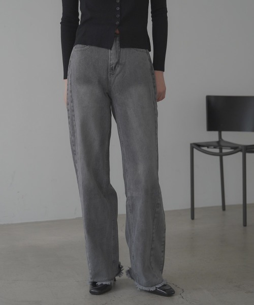 Clum(クルム)の「hem fringe design Full length curved denim pants / 裾フリンジデザインフルレングスカーブデニムパンツ(デニムパンツ・レディース・グレー/ブルー/ライトブルー/ブラック・FREE)」の16枚目の写真
